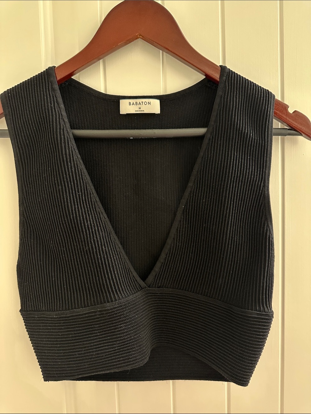 Babaton sculpt knit crop top size medium